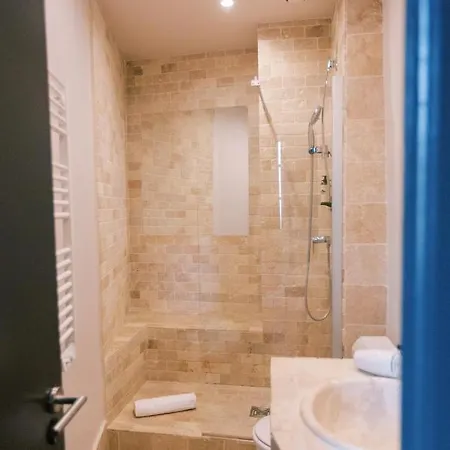 Hotel Le Victoria Boutique - Charme Au Coeur Du Village Historique - Accueil Velo - Seminaire - Bar Lounge - Piscine Saint-Paul-Trois-Châteaux