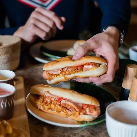 Le Victoria Boutique - Charme Au Coeur Du Village Historique - Accueil Velo - Seminaire - Bar Lounge - Piscine