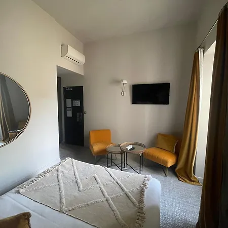 Hotel Le Victoria Boutique - Charme Au Coeur Du Village Historique - Accueil Velo - Seminaire - Bar Lounge - Piscine